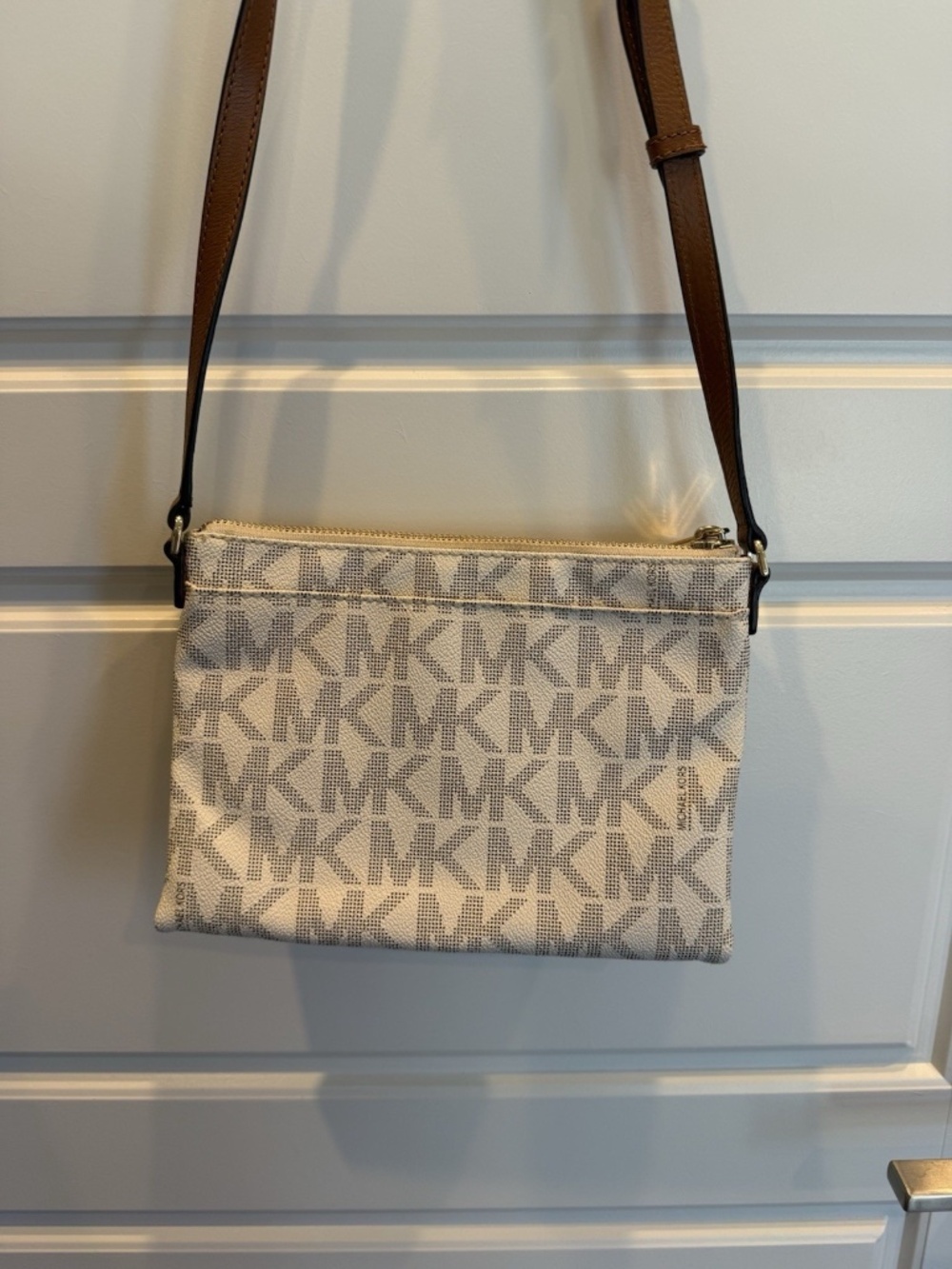 Authentic Michael Kors Fulton Double Zip Crossbody Cream Monogram - Picture 7 of 9